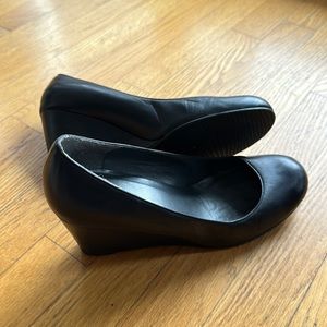 Stuart weitzman black leather wedge pumps